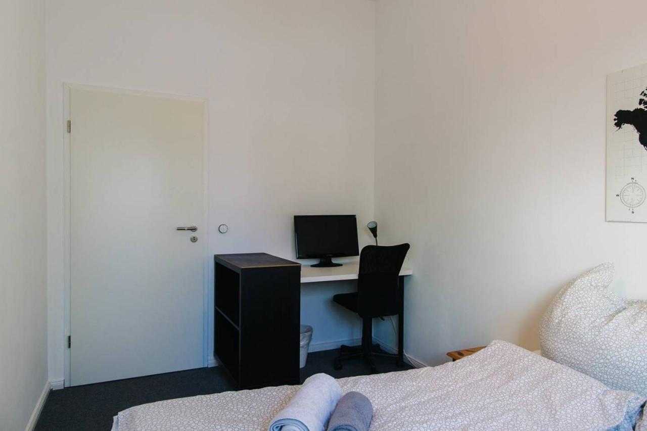 With 3 Bedroom +1.5 Bthrm +a/c In Prenzlauer Berg Vakantiehuis *