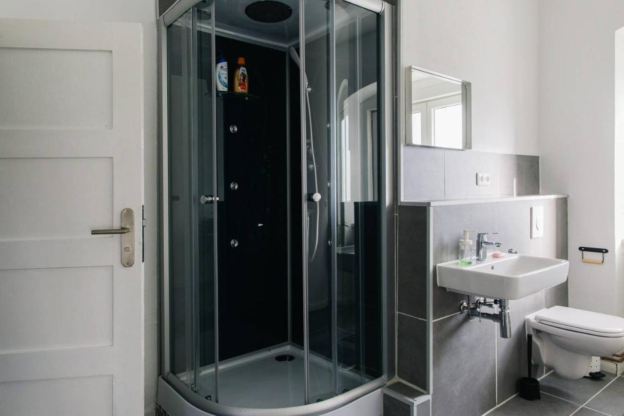 With 3 Bedroom +1.5 Bthrm +a/c In Prenzlauer Berg Vakantiehuis *