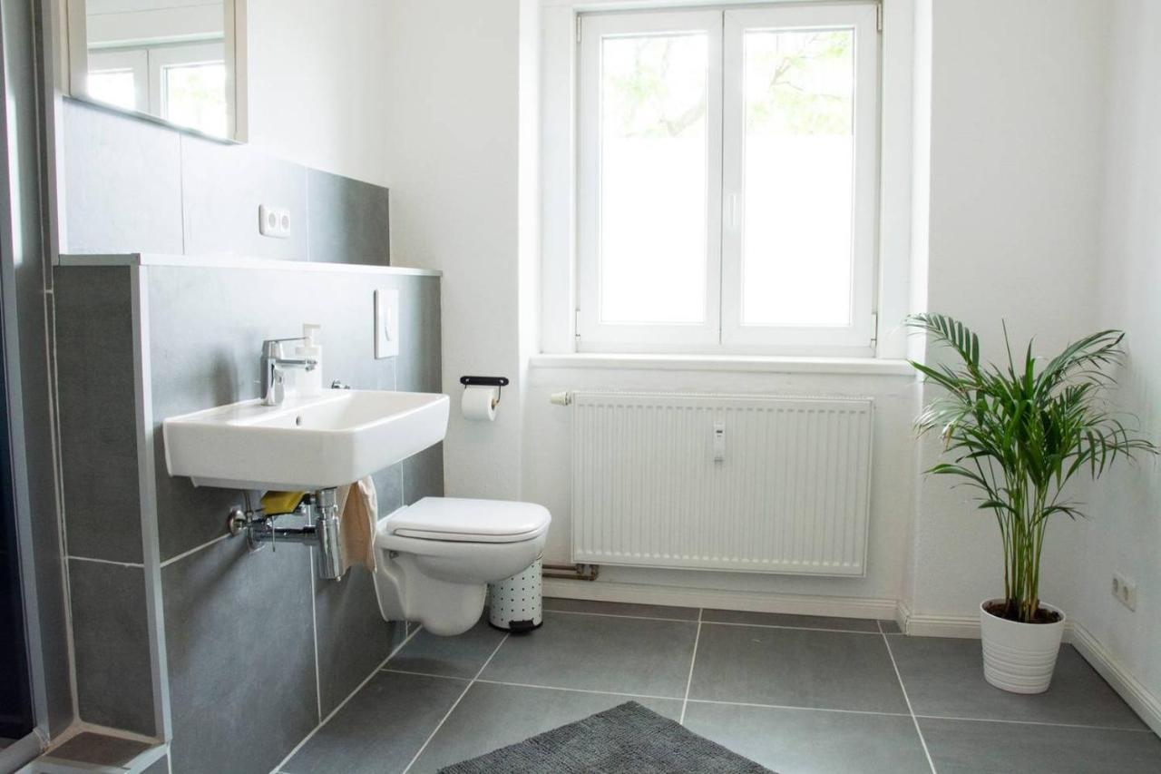 With 3 Bedroom +1.5 Bthrm +a/c In Prenzlauer Berg Vakantiehuis *